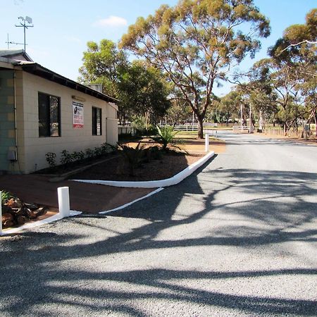 Acclaim Gateway Caravan Park Dundas Екстериор снимка