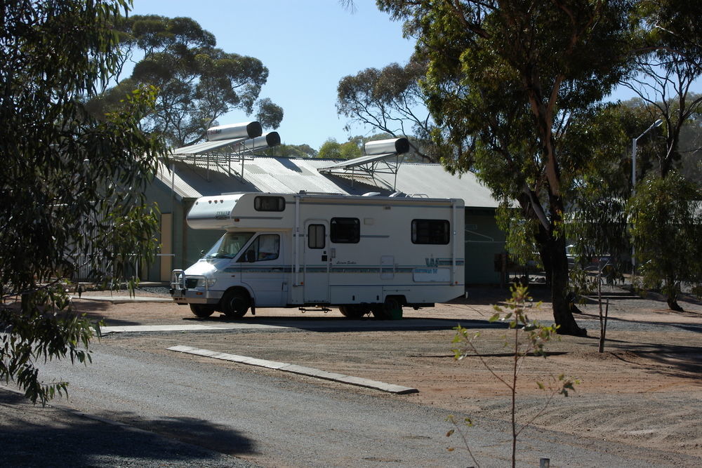 Acclaim Gateway Caravan Park Dundas Екстериор снимка