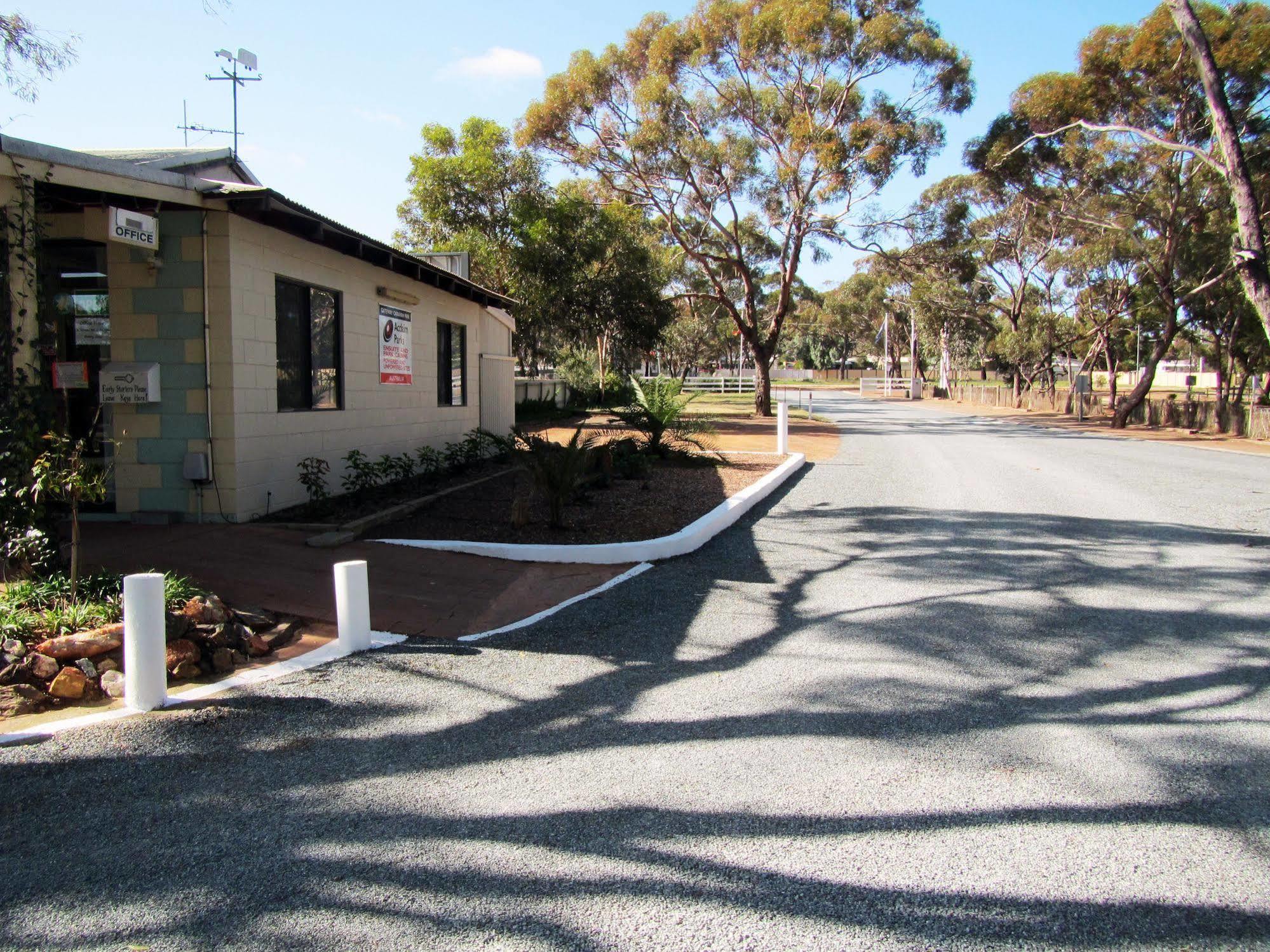 Acclaim Gateway Caravan Park Dundas Екстериор снимка