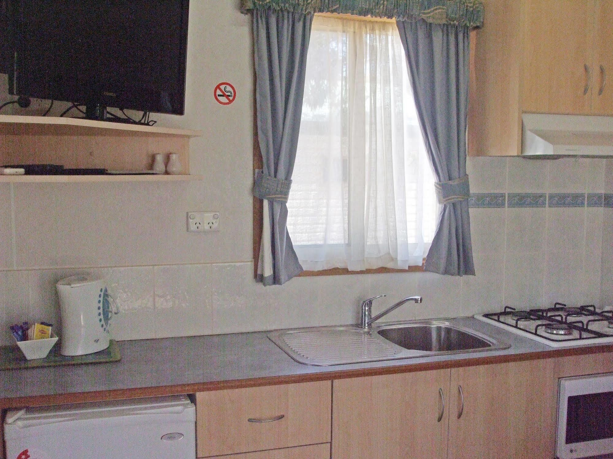 Acclaim Gateway Caravan Park Dundas Екстериор снимка