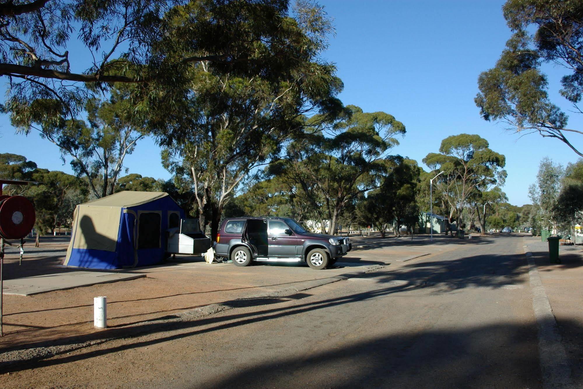 Acclaim Gateway Caravan Park Dundas Екстериор снимка