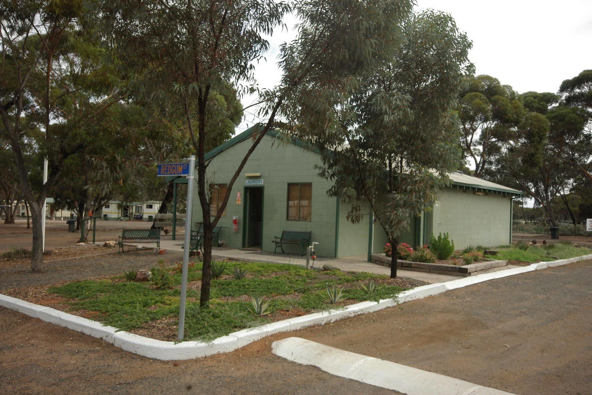 Acclaim Gateway Caravan Park Dundas Екстериор снимка
